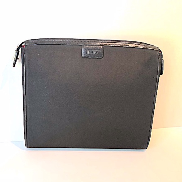 tumi laptop sleeve